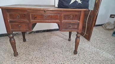 Armadio e scrivania antiquariato