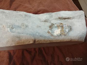 Minerale marmo di Carrara con cristalli