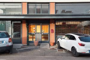 Negozio di mq.100, comodo con i servizi