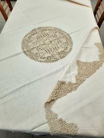 tovaglia rotonda in lino e ricamo