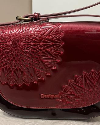 Borsa a tracolla, Desigual in vernice