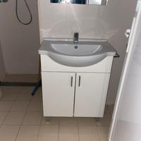 Mobiletto con lavabo per bagno