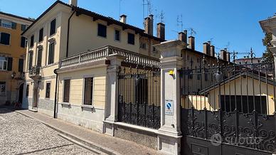 Casa indipendente con garage in centro storico