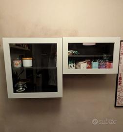 Pensili con ante in vetro 