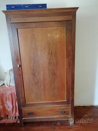 Armadio ad anta singola in noce