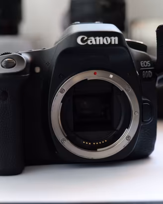 Canon EOS 80D – Corpo macchina + accessori