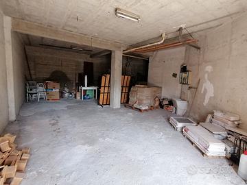 Giffoni V.P. centro ampio garage di mq 60