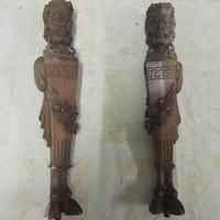 Coppia di statuette in legno decorative