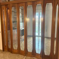 Porta a soffietto in noce e cristallo