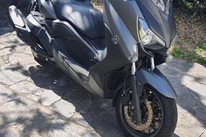 Yamaha X-Max 400