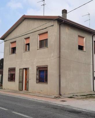 Casa indipendente di 97 m² con 4 locali e box auto