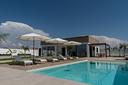 villa-con-piscina-appena-costruita