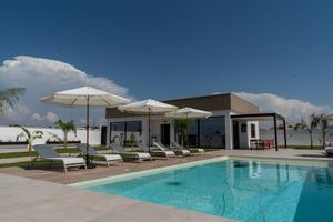 Villa con piscina appena costruita