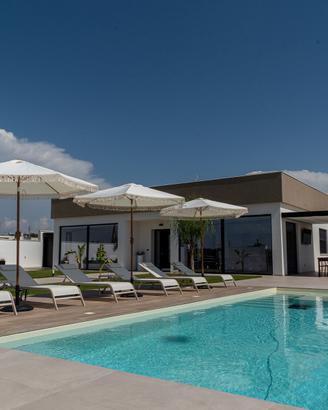 Villa con piscina appena costruita