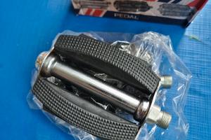 coppia pedali Piaggio