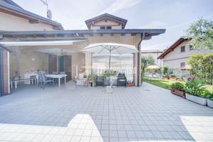 Villa indipendente del 2014 - 260 mq, ampi spazi,