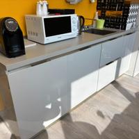Parete Cucina – completa di frigo + lavastoviglie