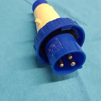 Spina industriale 230V BLU 2P+T 16A con ghiera