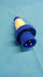 Spina industriale 230V BLU 2P+T 16A con ghiera