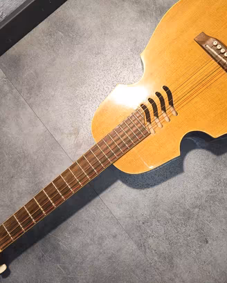 Design strano - Chitarra acustica 