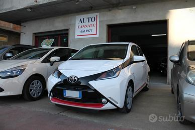 Toyota AYGO X 1.0 x-clusiv Red Style 5p - 2015