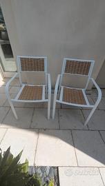 due sedie da giardino 