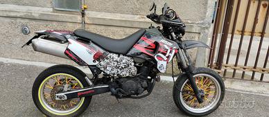 motore , carene , sella , avantreno completo etc..