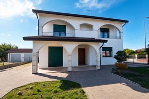 Villa singola 280mq con giardino e fotovoltaico