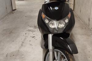 Piaggio Beverly 