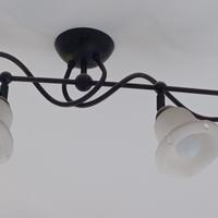 Lampadario in ferro battuto. 