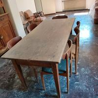 Tavolo con sedie