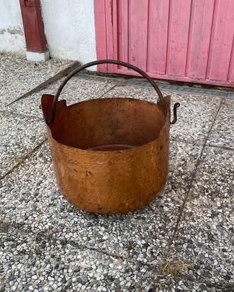 Antico paiolo in rame