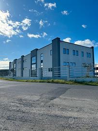 Capannone con piazzale a Santa Giusta