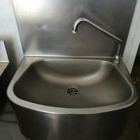 Lavandino e gocciolatoio professionale