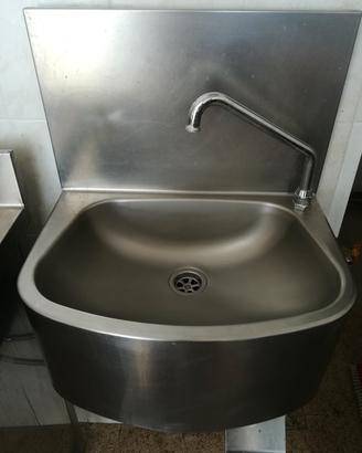 Lavandino e gocciolatoio professionale