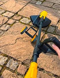 Decespugliatore a batteria con ruote e accessori 