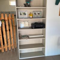 Scrivania completa di comodino e libreria