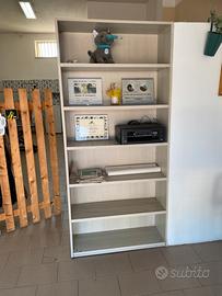 Scrivania completa di comodino e libreria