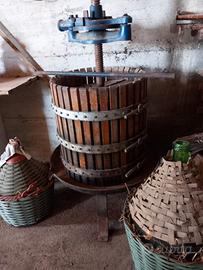 Torchio a leva per vino