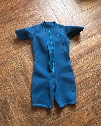 Muta sub mare bambino ragazzo