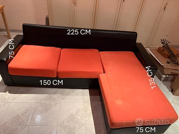 Divano con chaise longue in ecopelle