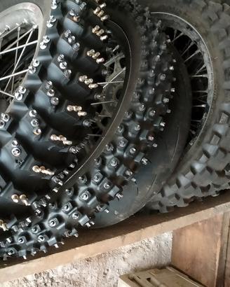 gomme chiodate