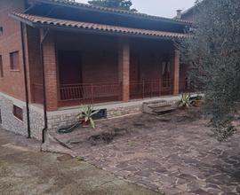 Casa indipendente con terreno