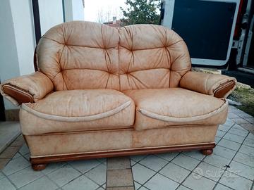 DIVANO IN PELLE
