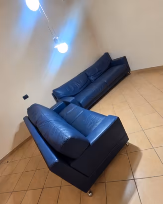 Coppia divani Doimo Salotti in vera pelle blu 