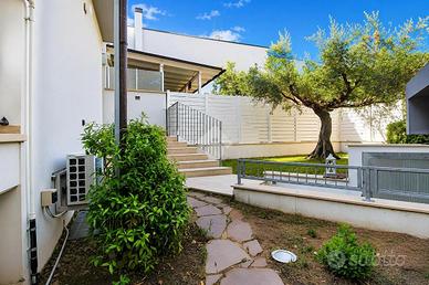 VILLA A SCHIERA A MONTESILVANO