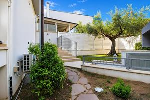 VILLA A SCHIERA A MONTESILVANO