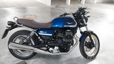 Moto Guzzi V7 850 Special Centenario 