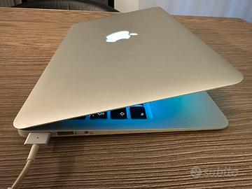 Apple MacBook Air 11” Model A1465 Repubblica Ceca
