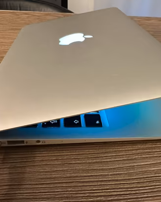 Apple MacBook Air 11” Model A1465 Repubblica Ceca